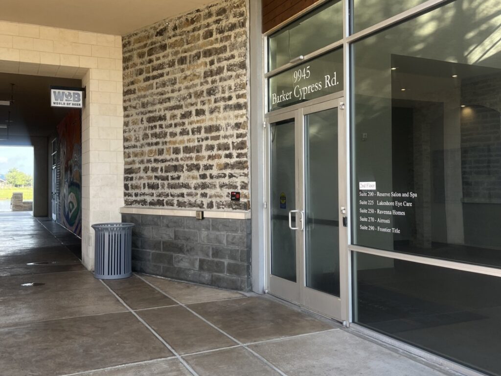 Exterior entrance at Airrosti Towne Lake
