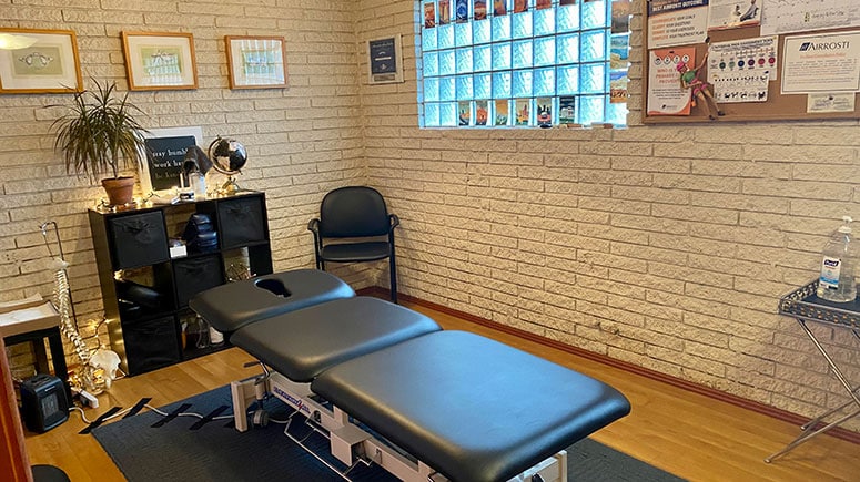 The treatment room at Sammy Lerma III, MD, where patients will work with an Airrosti Certified Provider to identify and treat the source of their pain.