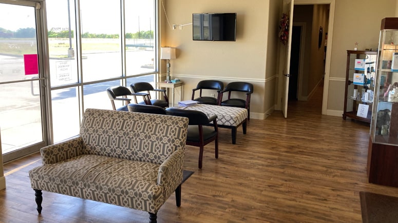 The waiting area inside Airrosti Beaver Medical Group.
