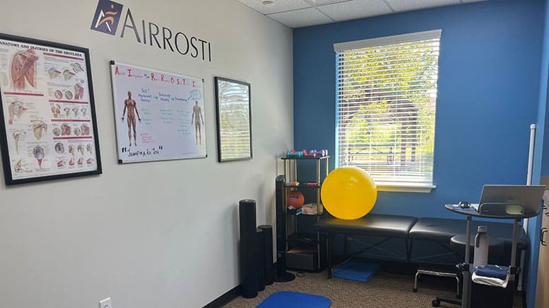 In the recovery room at Airrosti Conroe, patients will work with their Airrosti Certified Recovery Specialist to develop and learn their at-home physical care routine to promote and maintain long-term MSK health.