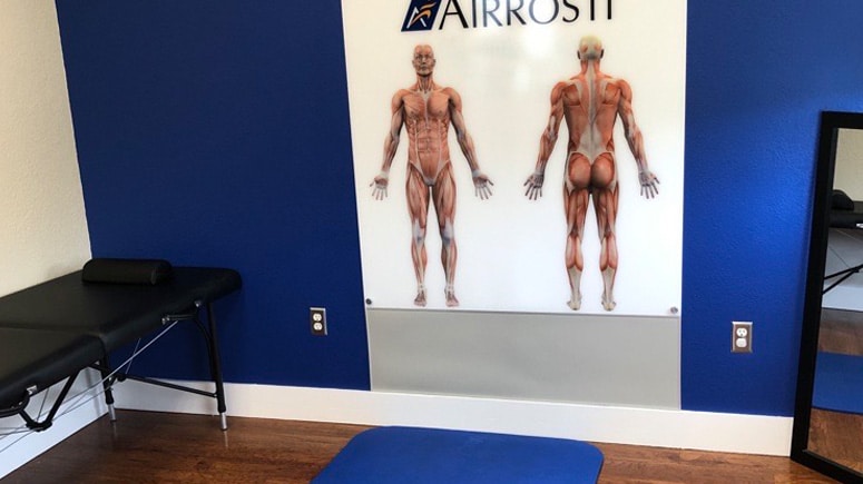 The recovery room at Airrosti Gruene, where patients will work with an Airrosti Certified Recovery Specialist to learn their individualized at-home physical care routine to maintain long-term MSK health.