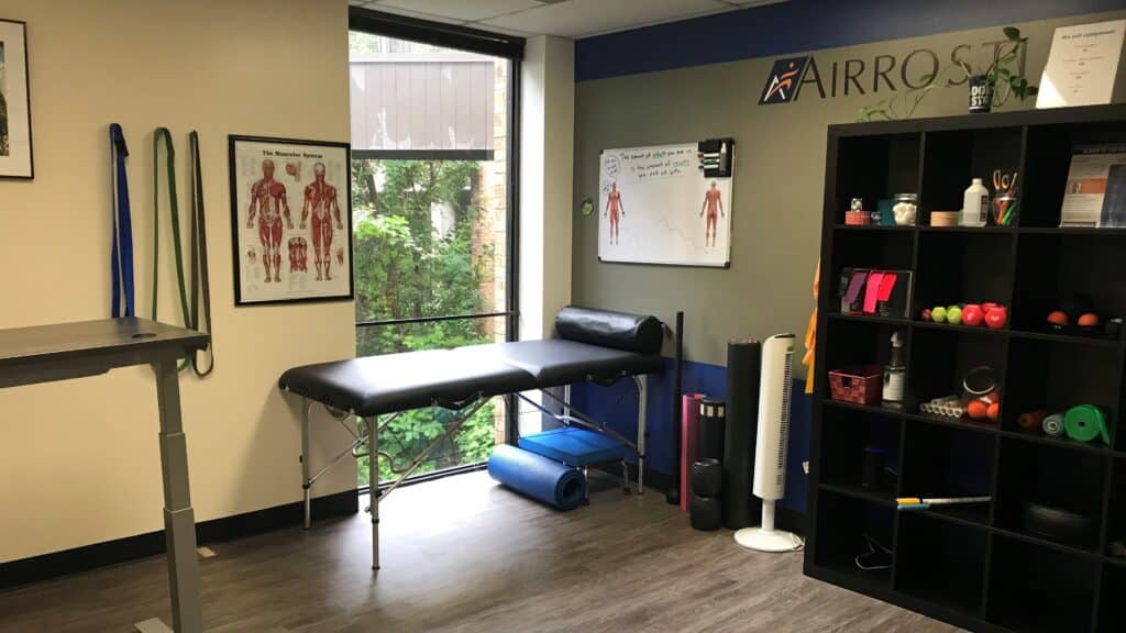 A look inside the recovery room at Airrosti Riverside, where patients will work with their Airrosti Certified Recovery Specialist to learn their at-home physical care routine to promote and maintain long-term MSK health.
