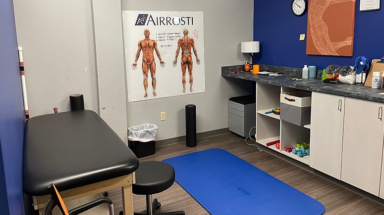 In the recovery room at Airrosti Southtown, patients will work with their Airrosti Certified Recovery Specialist to develop and learn their individualized at-home physical care routines to promote and maintain long-term MSK health.
