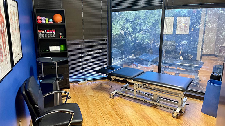 The treatment room at Airrosti Westlake in Austin, TX where patients will work with an Airrosti Certified Provider to identify and treat the source of their pain.