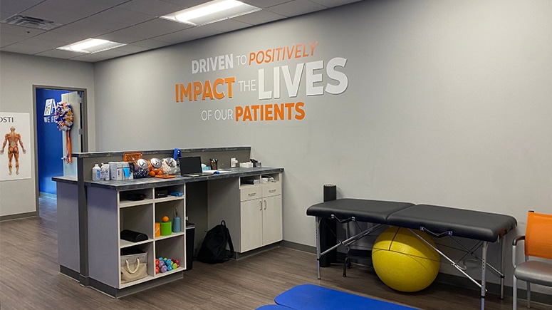 Inside the recovery room at Airrosti Med Center, patients will work with their Airrosti Certified Recovery Specialist to develop and learn their individualized long-term at-home physical care plan.