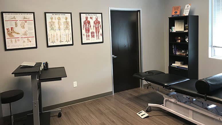 The treatment room at Airrosti Manor in Austin, TX where patients will work with an Airrosti Certified Provider to identify and treat the source of their pain.