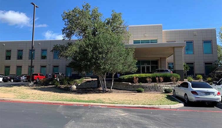 The building exterior of Airrosti Sonterra at Sonterra Medical Park