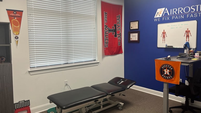 The treatment room at Airrosti Katy in the Houston, TX area where patients will have their MSK injuries and or pain diagnosed and treated by an Airrosti Certified Provider