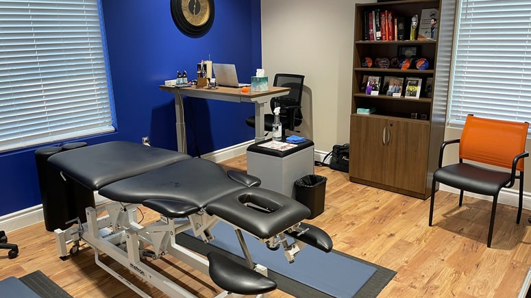 The treatment room at Airrosti Links Lane where patients will have the source of their pain identified and treated by an Airrosti Certified Provider.
