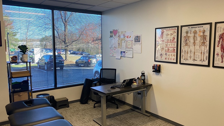 In the treatment room at Airrosti Fairfax, patients will work with their Airrosti Certified Provider to identify and treat the source of their pain.