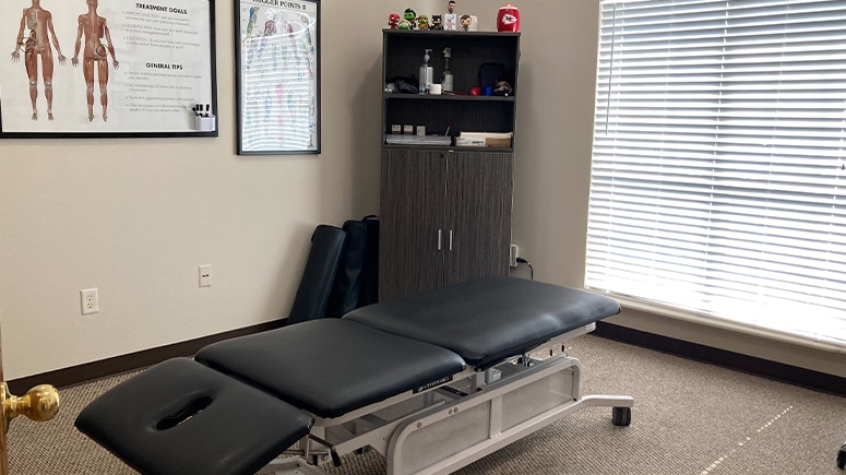In the treatment room inside Airrosti North Richland Hills in Dallas, TX, patients will work with their Airrosti Certified Provider to identify and treat the source of their pain.